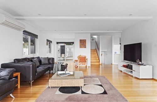 Opossum Bay House | 'Syrrah Serenity' Beachfront Bliss at Opossum Bay