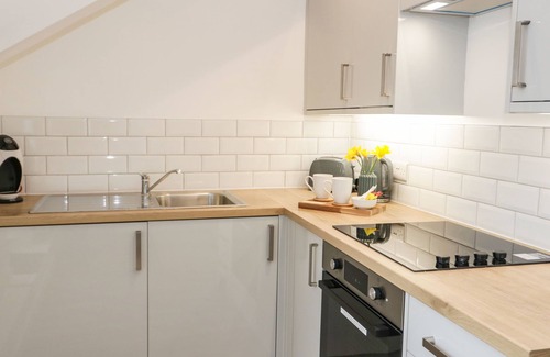 Bangor House | T? CAPEL BACH, pet friendly, character holiday cottage in Rachub