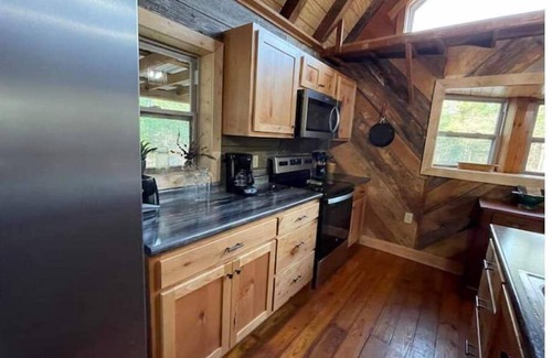 Jamestown Cabin | T&M Elite Retreat! Hike/Ride to Trails, Big South Fork, Near Scenic Parks!
