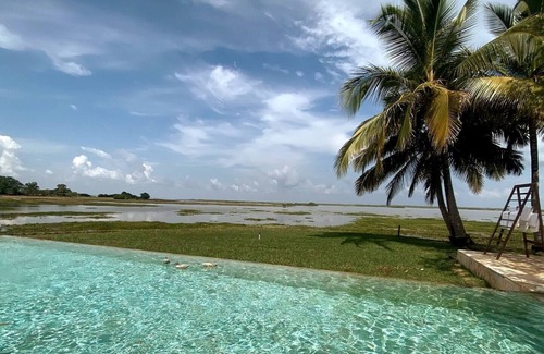 Ayapel Villa | T R A V E S I A S, VIBRA HERMOSA