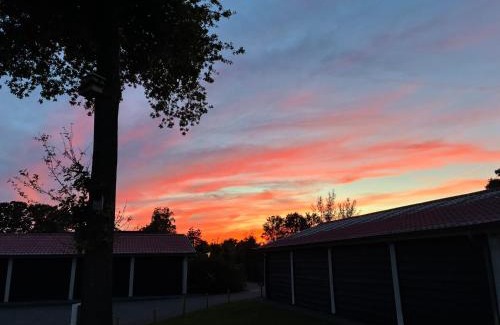 Voorthuizen Ski Chalet | 't Tjilpplekje, 4-persoons chalet met privé hottub