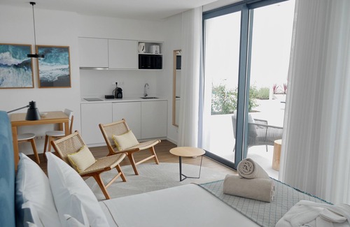 Ponta Delgada Hotel | T0 Pero Teive Bay Hotel