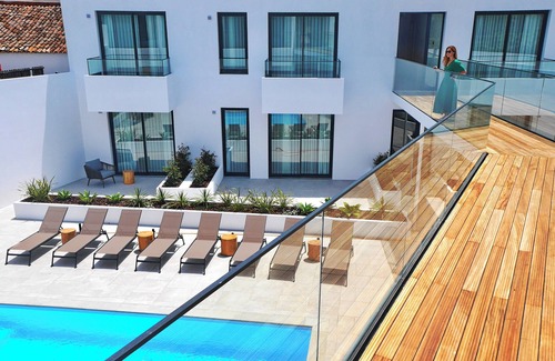 Ponta Delgada Hotel | T0 Pero Teive Bay Hotel