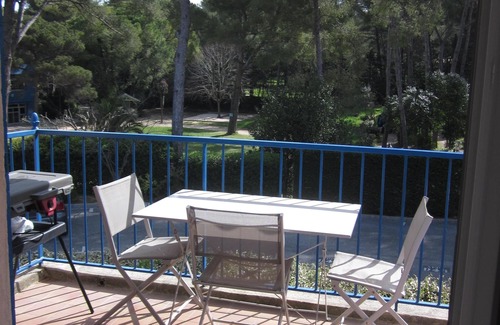 Sanary-sur-Mer Apartment | T2, 1 bedroom, 100 m from the beach, private swimming pool and parking, air conditioning, WIFI, linen included