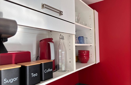 Saint-Laurent-du-Var Apartment | T2, air-conditioned, Wifi (fibre), Sea view, Free private parking. Beaches 5 min away (2)