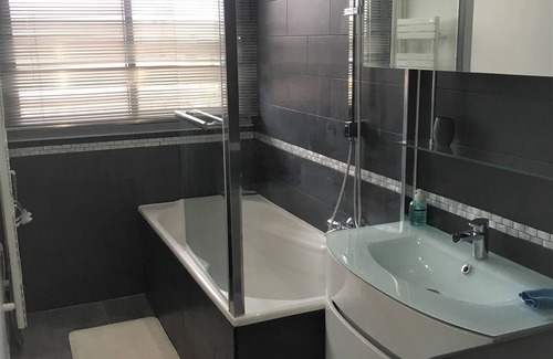 Bagneux Apartment | T2 apartment 47m ² renovated, modern, bright, quiet 5 minutes from Paris