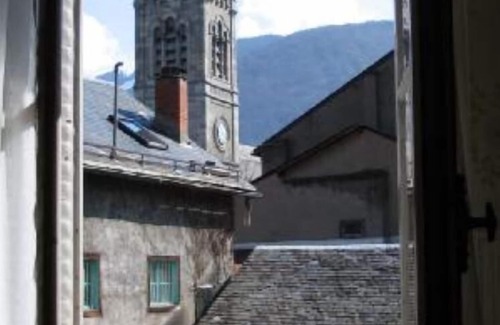 Bagneres-de-Luchon Apartment | T2 apartment in the heart of Luchon, ideal for single person/couple+1 child TARIF CURISTE