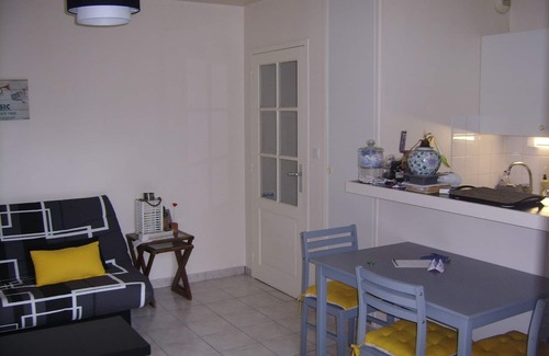 Le Rosais-La Flourie Apartment | T2 apartment, terrace and garden near Rosais beach and La Briantais park.
