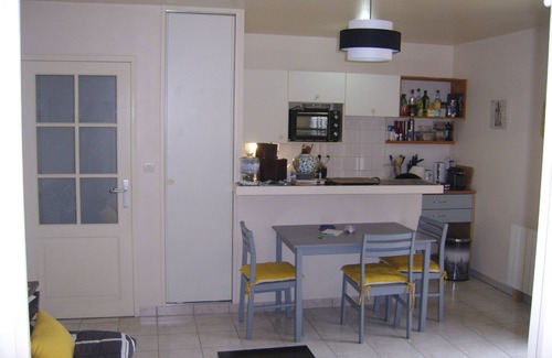 Le Rosais-La Flourie Apartment | T2 apartment, terrace and garden near Rosais beach and La Briantais park.