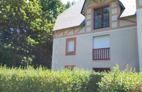 Le Rosais-La Flourie Apartment | T2 apartment, terrace and garden near Rosais beach and La Briantais park.