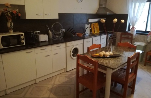 Alagoas Apartment | T2 Baixo Inserido Numa Vivenda em Portimão