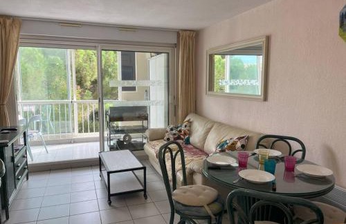Cap d'Agde Apartment | T2 cabine avec parking et piscine, proche commodités - FR-1-749-73