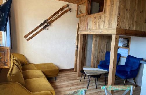 Courchevel Apartment | T2 cabine Courchevel avec accès piste, parking et wifi - FR-1-514-22