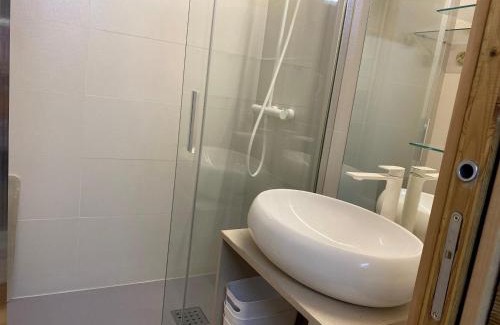 Courchevel Apartment | T2 cabine Courchevel avec accès piste, parking et wifi - FR-1-514-22