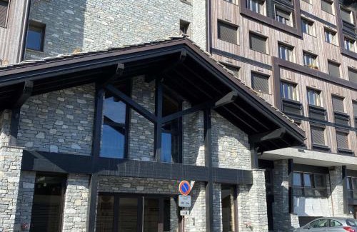 Courchevel Apartment | T2 cabine Courchevel avec accès piste, parking et wifi - FR-1-514-22