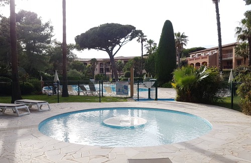 Giens Apartment | T2 "Calanques" 4 pers "Ecrins of the Badine" PIscine beach with feet