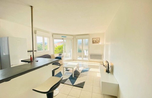 La Bocca Apartment | T2 Cannes Calme vue Dégagée Proche Commodité et Plage 4 PX Emplacement Idéale