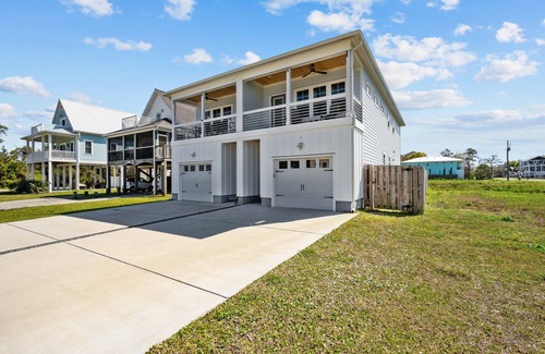Wilmington Beach House | T2 Carolina Beach House (3 blocks from the beach)