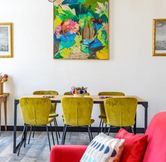 Opera Apartment | T2 Chic, Vue Vieux-Port et Notre Dame, Atypique, Calme, Clim, 48M2, Accès autonome avec code