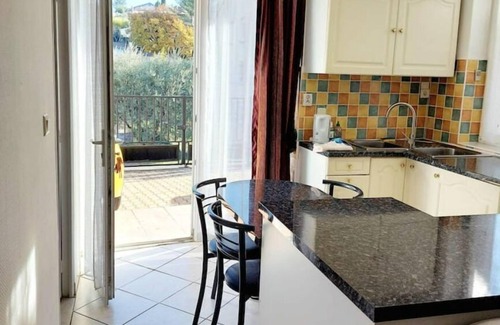 Greoux-les-Bains Apartment | T2 Climatisé-plain Pied, Terrasse & Parking Privé