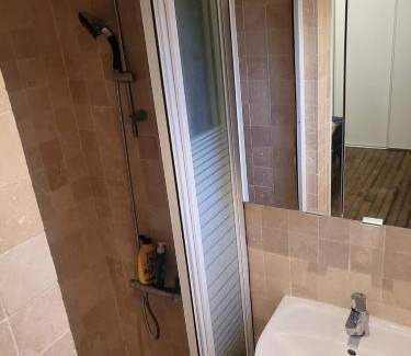 Alencon Apartment | T2 Cosy autonome h24 Parking privé attenant TV 165cm Netflix wi-fi au Rez-de-chaussée