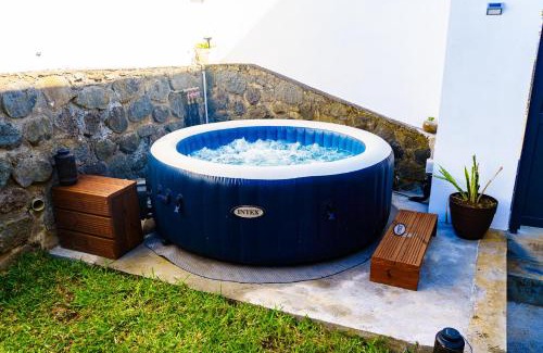 Sainte Marie Apartment | T2 L'Escale du Voyageur - Terrasse Jardin & Jacuzzi - Proche Aéroport