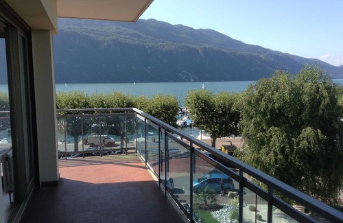 Aix-les-Bains Apartment | T2 lake view and large port Aix les Bains renovated standing 3* large balcony WIFI