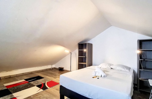Sainte-Clotilde Centre Apartment | T2 "Le Corail" - Duplex 45m2 - 10' from the airport - City-Center
