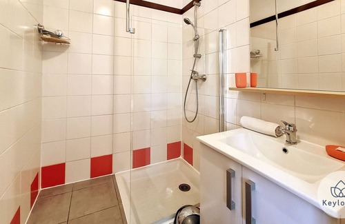 Centre-Ville Apartment | T2 – Lodge Intense – close to Saint-Pierre centre