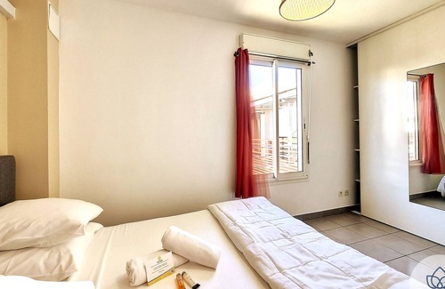 Centre-Ville Apartment | T2 – Lodge Intense – close to Saint-Pierre centre