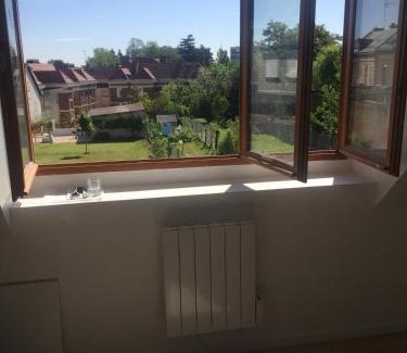 Sainte-Anne - Faubourg Noyon Apartment | T2 lumineux refait à neuf, au calme, jardin partagé