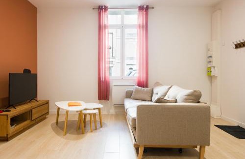 Rochefort Apartment | T2 moderne totalement rénové, hypercentre Rochefort, arrivée autonome