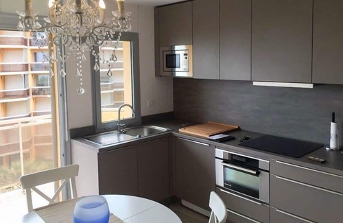 La Cote Radieuse Apartment | T2 STANDING 4 * sea front, 44m2 beach edge (20m) 4 people, 1 bedroom, WIFI FREE