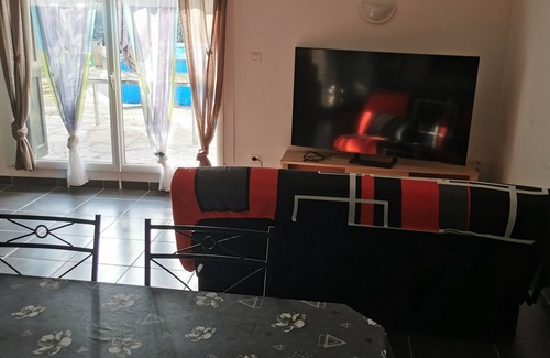 Pezens Apartment | T2 stone apartment