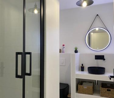 Nord-Saint-Martin Apartment | T2 très bien situé-refait-Balcon aménagé-box clos