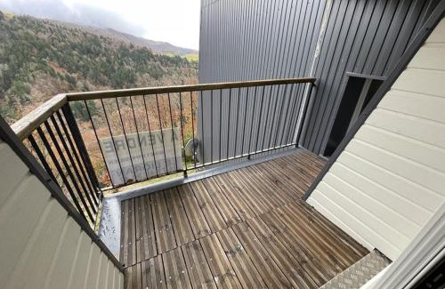 Saint-Jacques-des-Blats Apartment | T3 2 chambres, proche pistes, parking, 66 m² - FR-1-787-14