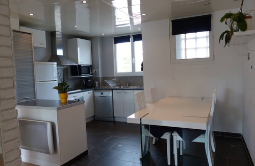 La Seyne-sur-Mer Apartment | T3, 60 m2, 3 mn walk from the sandy beach, air conditioning, quiet, WIFI