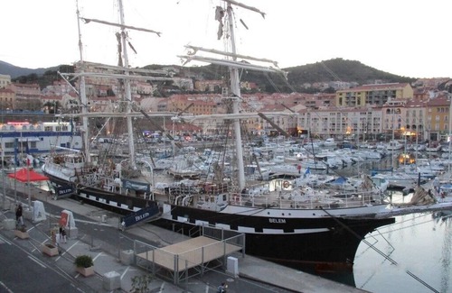 Plage d'Argeles Apartment | T3 apartment overlooking the port of Port-Vendres on the sea front, available