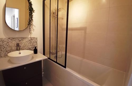 Houilles Apartment | T3 en face de la gare, Terrasse-Rooftop, Parking