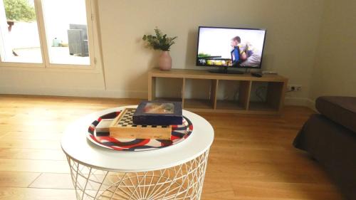 Houilles Apartment | T3 en face de la gare, Terrasse-Rooftop, Parking