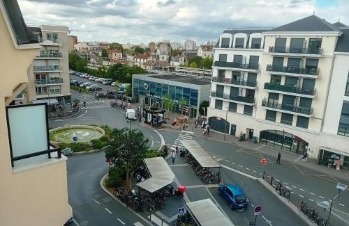 Houilles Apartment | T3 en face de la gare, Terrasse-Rooftop, Parking
