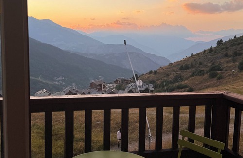 Valmeinier Apartment | T3 for 6/7 people with direct access to the slopes, beautiful view, summer swimming pool, shops