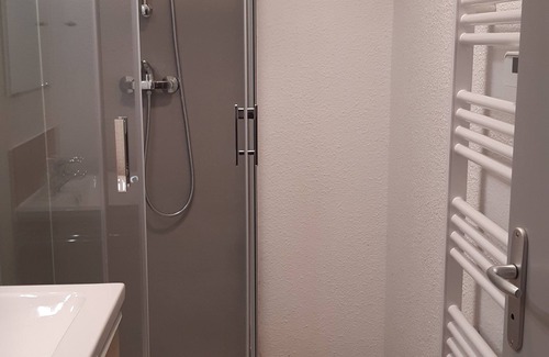 Saligos Apartment | T3 ground floor private garden 2minLUZ