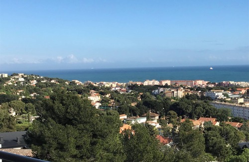 Sete Apartment | T3 located on Mont Saint Clair, with panoramic sea and pond view and swimming pool.
