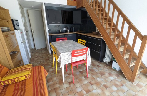 Port-la-Nouvelle Villa | T3 Mezzanine Villa with AC, Close to Beach, Parking and Terrace - Sleeps 6