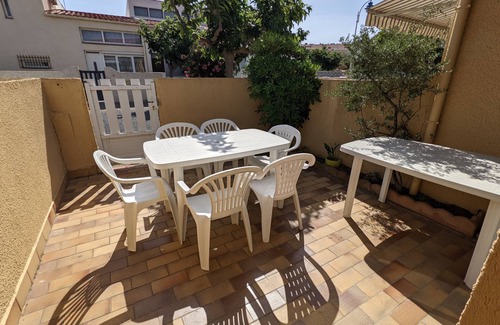 Port-la-Nouvelle Villa | T3 Mezzanine Villa with AC, Close to Beach, Parking and Terrace - Sleeps 6