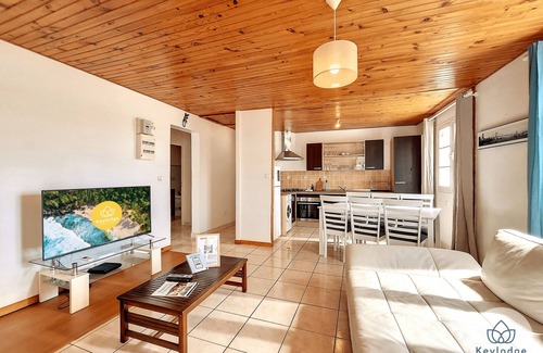 Saint-Denis Apartment | T3 – Paul et Aliette* – 70 m² – Close to St-Denis centre
