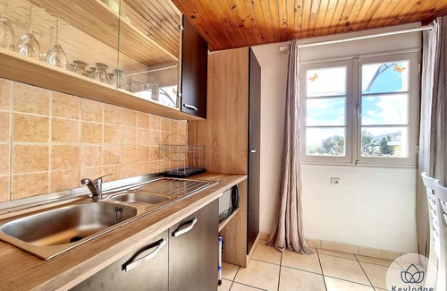 Saint-Denis Apartment | T3 – Paul et Aliette* – 70 m² – Close to St-Denis centre