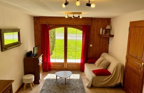 Flumet Apartment | T3 with terrace and view at the foot of the slopes