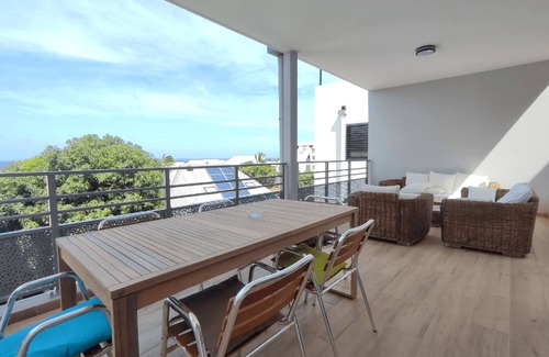 Centre-Ville Apartment | T4 duplex and rooftop in the heart of Saint-Pierre, this new luxury residence be